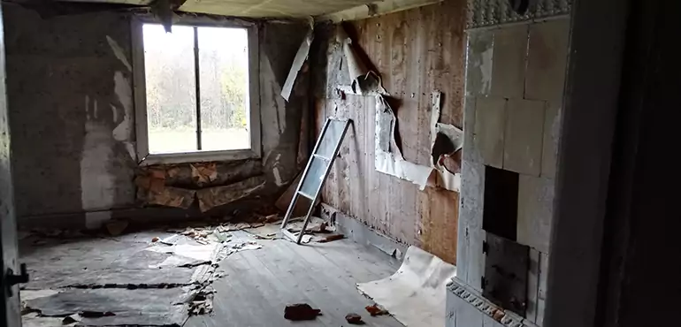 Why Selling a Distressed House Through Traditional Methods Fails in Yonkers